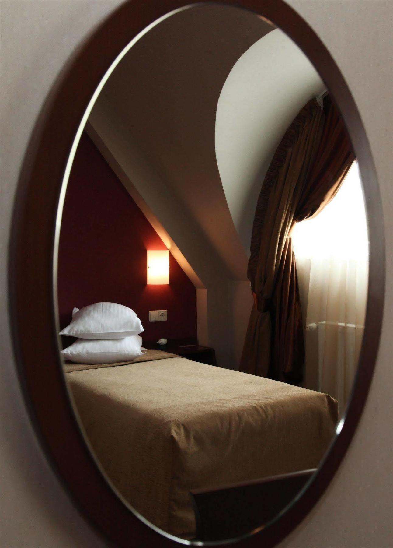 Hotel Praha Ungvár Kültér fotó