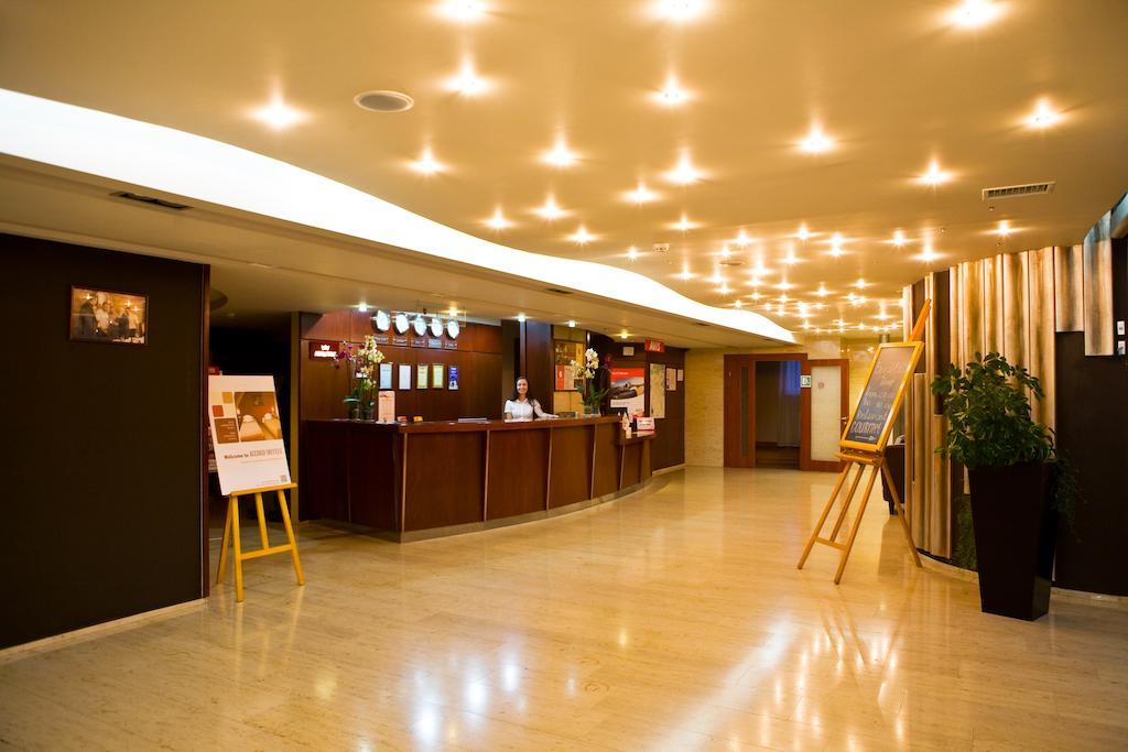 Hotel Praha Ungvár Kültér fotó